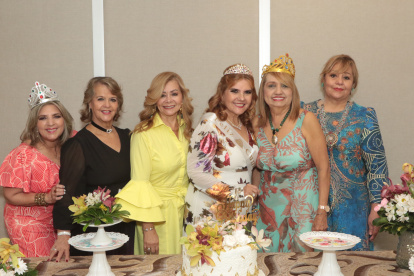 Malena de Hidalgo, Lupita de Vicuña, Rebeca de Malo, Nora, Lourdes de Zúñiga y Edith de Triviño.
