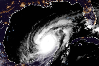 Fotografía que muestra la trayectoria del huracán Milton, de categoría 4.