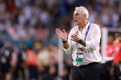Jorge Fossati entrenador de la selección de Perú.