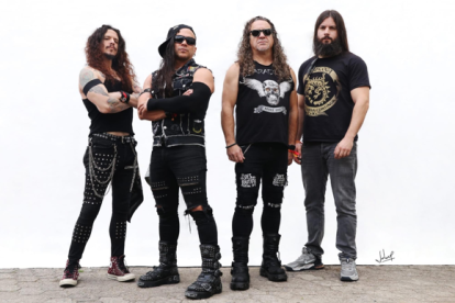 Niko del Hierro ha elegido al guitarrista Charlie Parra para sus visitas a América. En España tocan con el cofundador, Jero Ramiro.