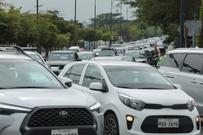 La Puntilla. La vía que conecta hacia Ciudad Celeste permanece a diario atascada. Aun con las medidas tecnológicas tomadas, el atolladero se mantiene.