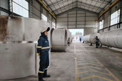 Las empresas han cambiado sus jornadas de trabajo para cumplir con las entregas a las grandes industrias.