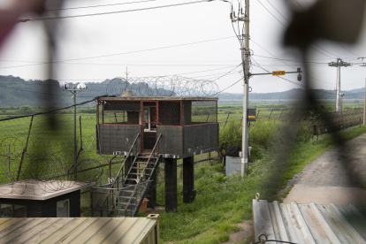 Un puesto de control surcoreano en el Parque Imjingak, cerca de la zona desmilitarizada (DMZ) que separa ambas Coreas, en Paju, provincia de Gyeonggi-do, Corea del Sur.