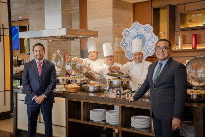 En Holiday In tendrán a este domingo un menú que incluye 20 tipos de platos típicos.