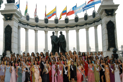 Las candidatas posaron en el Hemiciclo La Rotonda.
