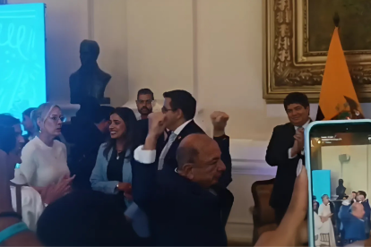 Álvaro Noboa recibió los aplausos de todos los asistentes.