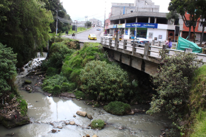 Basura, aguas servidas, mal olor son parte del río Machángara.