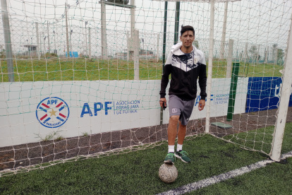 Vera volvió a su país donde ahora dirige la Sub-16 del Club Tacuary.