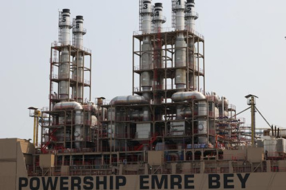 La barcaza turca genera energía para medio millón de hogares, según un informe.