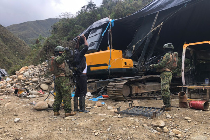 Proceso. Las operaciones militares contra minería ilegal se ejecutaron en Sigsig-río Santa Bárbara.