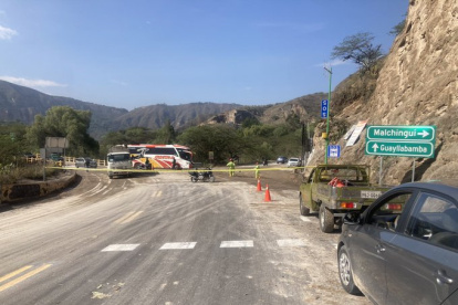 La Panamericana Norte se encuentra cerrada por un deslizamiento de tierra producto de las intensas lluvias que ocasionó el desbordamiento del río Pisque
