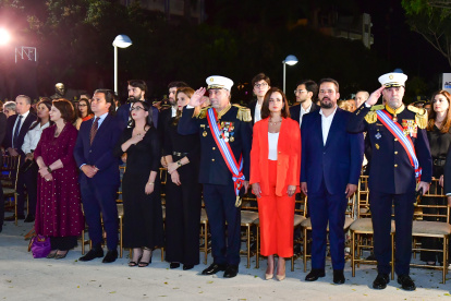 Rosalía Arteaga, Felipe cabezas, Blanca López, Denise de Cucalón, Martín Cucalón, Marcela Aguiñaga, Christian Torres y Jaime Cucalón.