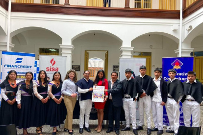 Santa Rosa. Amable Chaluis, titular parroquial, junto a los organizadores.