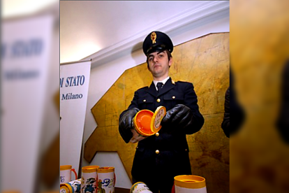 El caso se hizo público el 9 de febrero de 2012 cuando la policía italiana descubrió la droga líquida en jarros, en la valija diplomática de Ecuador.