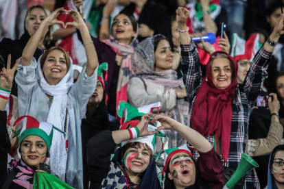 Las mujeres son más asiduas a los estadios en los últimos tiempos.