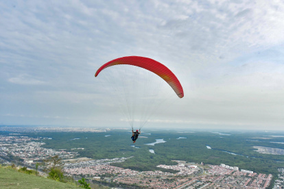 Recreación. Volar y ver la ciudad desde las alturas es una actividad que se puede realizar cualquier día, previa reserva. El costo es $ 65 sin video y $ 75 con video alta definición.
