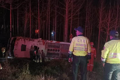Entidades de socorro acudieron al sitio de la emergencia en Pedro Carbo, la noche de este domingo 13 de octubre.