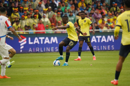 Durante el partido de Ecuador ante Paraguay, el Gobierno decidió suspender los cortes de luz.