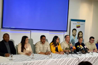 Guillermo Celi y candidatos de SUMA, en rueda de prensa, pidieron que prime la democracia y cuestionaron a un juez del TCE.