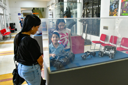 Diversas representaciones de Batman fueron apreciadas por los visitantes.