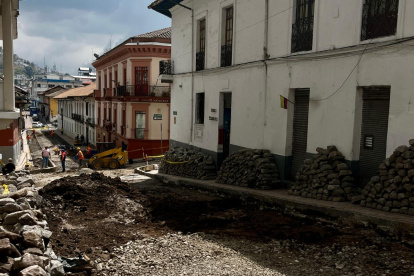 El Municipio interviene en la calle Benalcázar para darle una imagen diferente, con veredas más amplias.