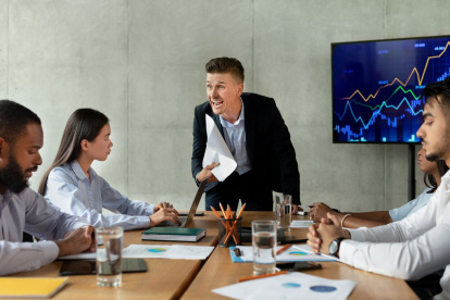 Un jefe tóxico puede generar niveles altos de estrés, ansiedad y agotamiento emocional en los empleados.