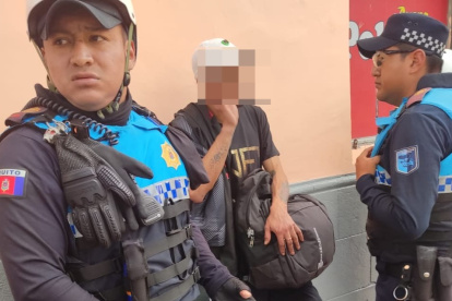 Los agentes metropolitanos hallaron un arma blanca, entre las pertenencias del agresor que amenazaba a las personas en el centro de Quito.