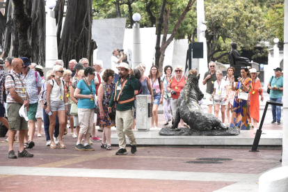 El arribo de los turistas marca el inicio de la temporada de cruceros en la ciudad.