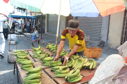 Plaza. Uno de los puestos donde se vende el verde.