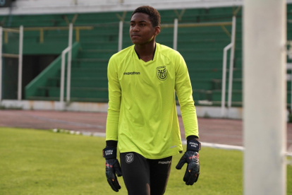 El arquero Miguel Peralta es hábil para atajar los remates de los rivales.