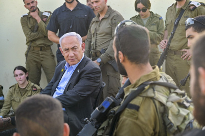 El primer ministro de Israel, Benjamín Netanyahu, visita la base militar de Golani, junto a la norteña ciudad de Haifa.