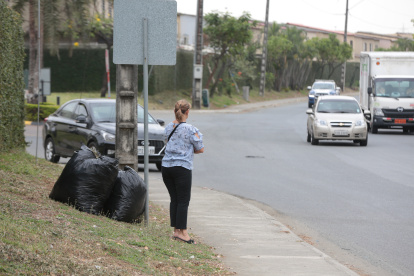 Precauciones. Los peatones transitan con miedo el vial 1, el camino que conecta La Joya con Villa Club. Los moradores empiezan a tomar mayores precauciones.
