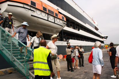 Nave. El crucero Ms World Explorer visitó Manta y Guayaquil.