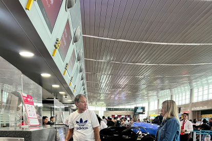 El director técnico Ariel Holan (i) se marchó de Ecuador, una semana después de salir de Barcelona