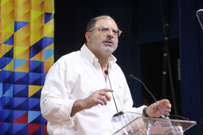 Henry Kronfle fue presidente de la Asamblea Nacional y ahora es candidato presidencial.