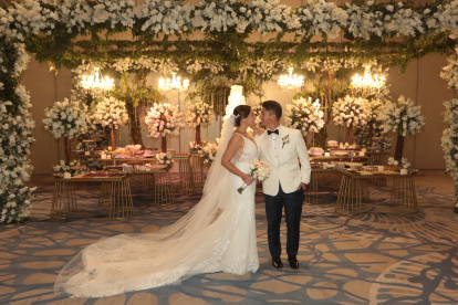 Rocío y Francisco contrajeron matrimonio en la iglesia rectoral San Josemaría Escrivá de Balaguer y lo celebraron en los salones del Hilton Colón.