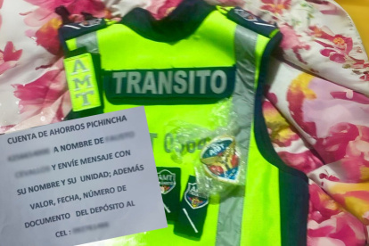 Los siete agentes de tránsito fueron detenidos durante los allanamientos realizados por la Fiscalía en Quito; el juez dictó medidas sustitutivas.