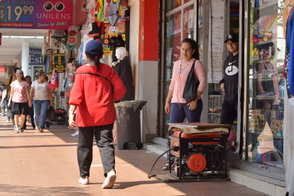 Ruido de los generaodres ante la falta de energía eléctrica en pelan calle