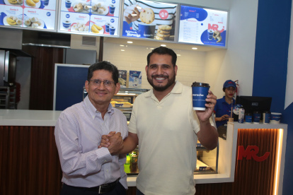 Emprendimiento. Luis Calderón y su hijo Andrés dan vida al negocio que hoy cuenta con 12 locales.