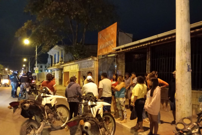 Hecho. Los vecinos solicitan más seguridad, con los cortes de luz aumentaron las muertes violentas en el cantón.