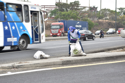 Urvaseo recogió un total de 200 sacos.