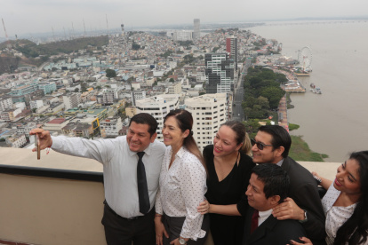 Terraza. El Bankers Club es uno de los edificios que goza de una vista panorámica de la urbe. La firma está analizando que turistas puedan hacer de este sitio una parada obligatoria.
