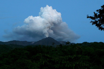 Foto de archivo del volcán Reventador.