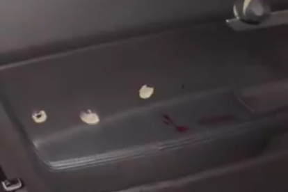 Los impactos de bala se registraron en la zona del conductos del vehículo.