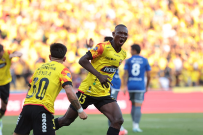 janner corozo festeja el 1-0 transitorio de Barcelona sobre Emelec en el Clásico del Astillero del domingo 20 de octubre.