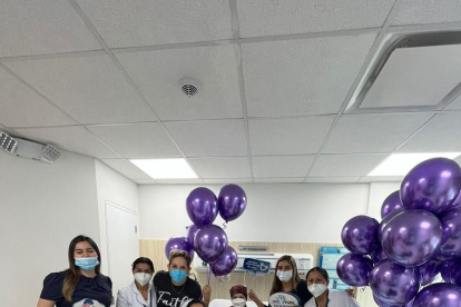 Tito S7 y Valeria Constante trabajan arduamente por ayudar a personas con cáncer, a través del arte.