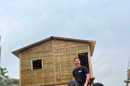 Fundación. Jóvenes solidarios ayudan a personas en las calles y de comunidades vulnerables.
