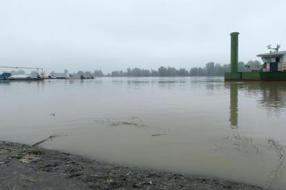 Una vista general que muestra la inundación del río Po en el puerto de Boretto, provincia de Reggio, en el norte de Italia.