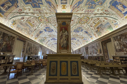 Con decenas de miles de textos antiguos o 1,6 millones de libros de gran valor histórico, esta institución en el corazón de la Ciudad del Vaticano.