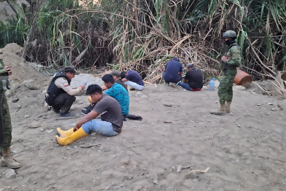 Nueve personas fueron aprehendidas durante el operativo.